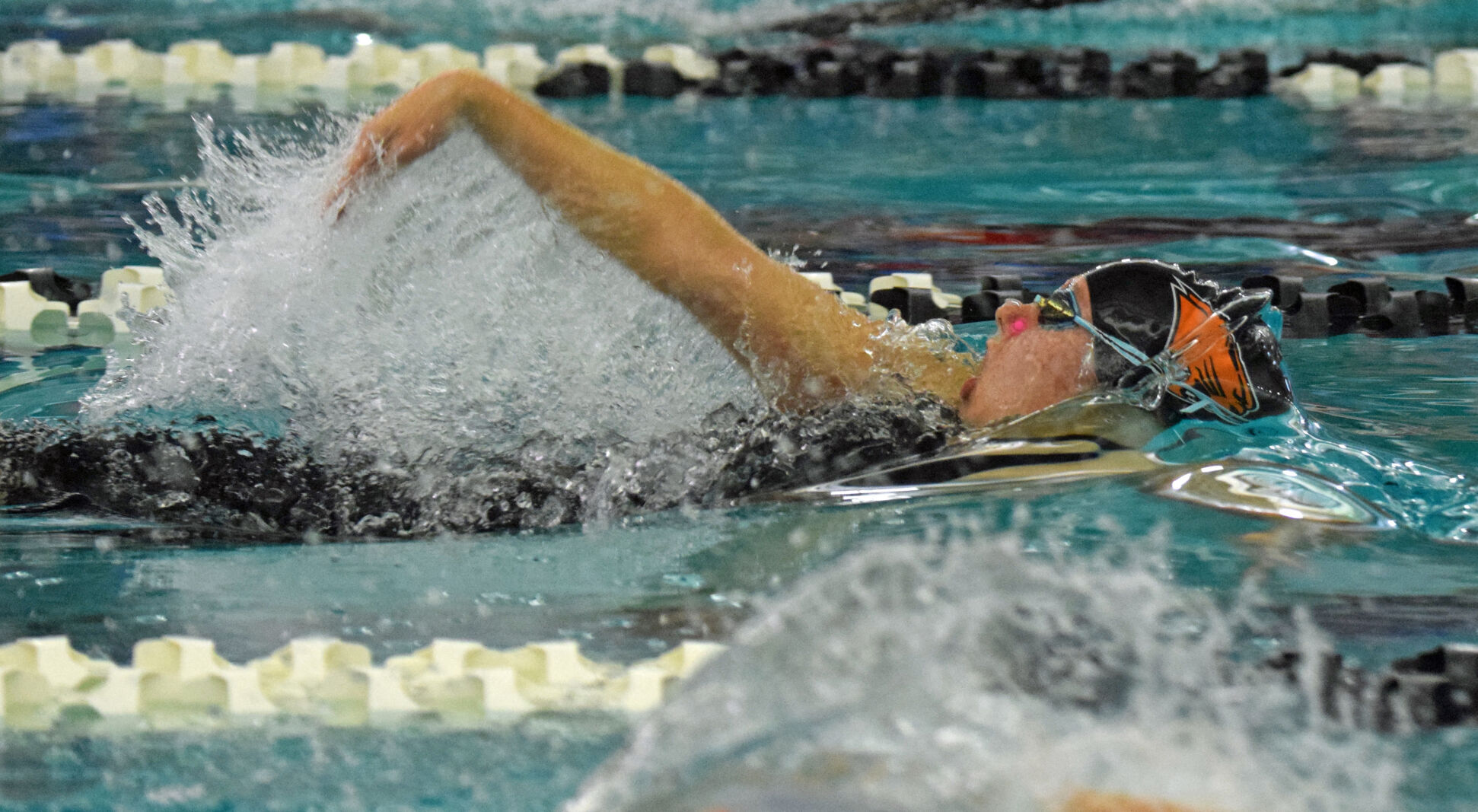 Oregon standout girls swimmer commits to Big Ten program